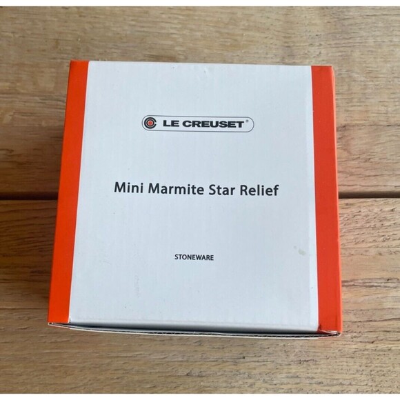NEW Le Creuset Stoneware Mini Marmite Star Relief w/golden knob, 12cm, Cerise - Picture 10 of 11